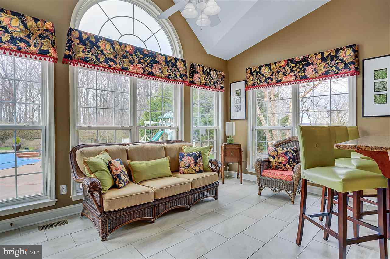 COLONIAL MEADOWS - Residential