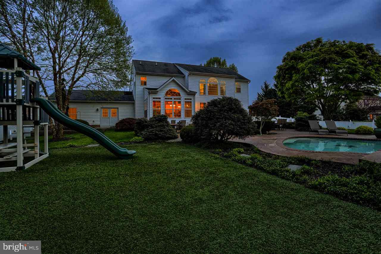 COLONIAL MEADOWS - Residential