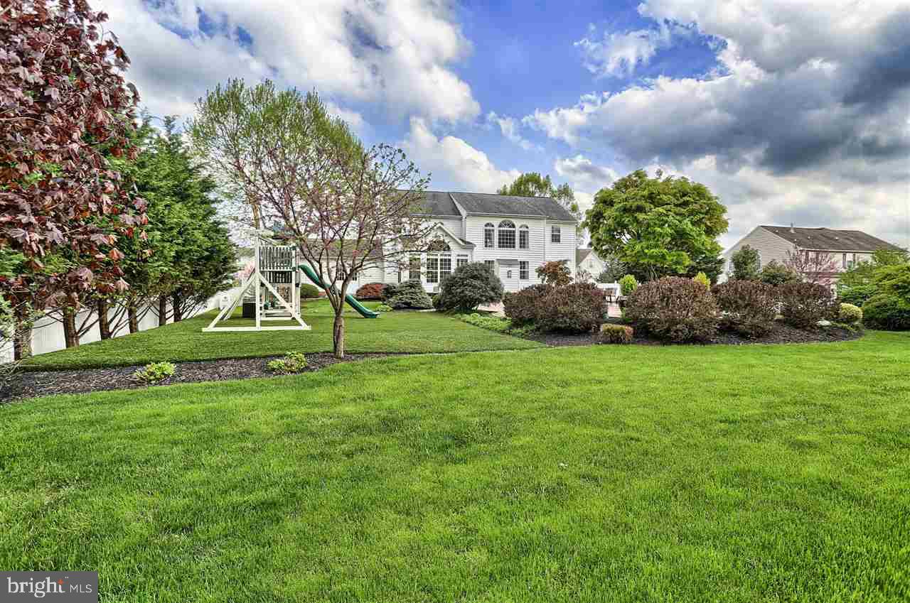 COLONIAL MEADOWS - Residential