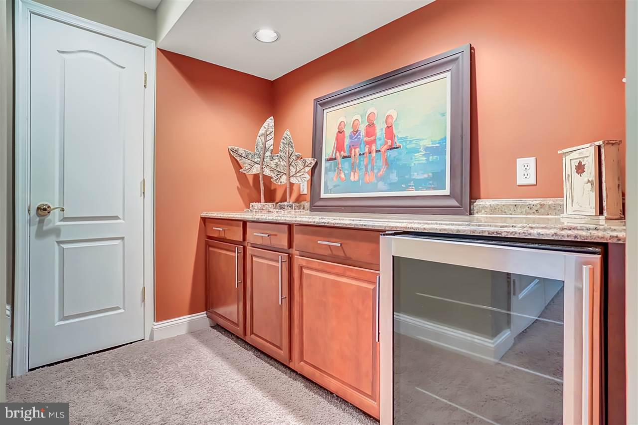COLONIAL MEADOWS - Residential