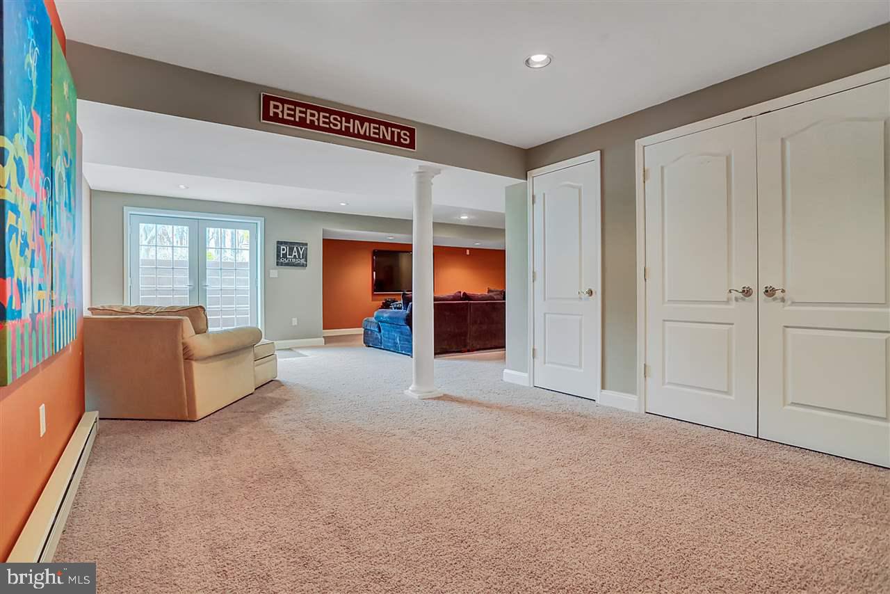 COLONIAL MEADOWS - Residential