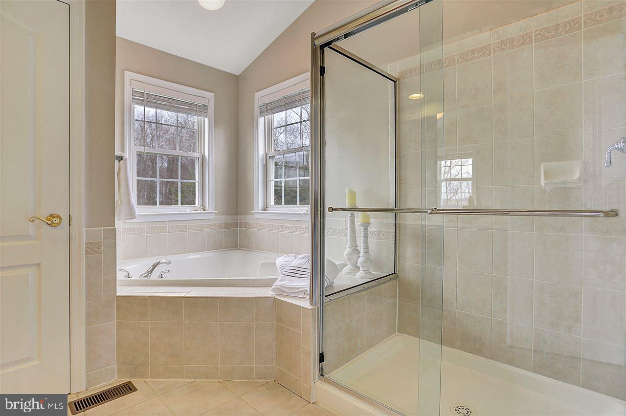 COLONIAL MEADOWS - Residential