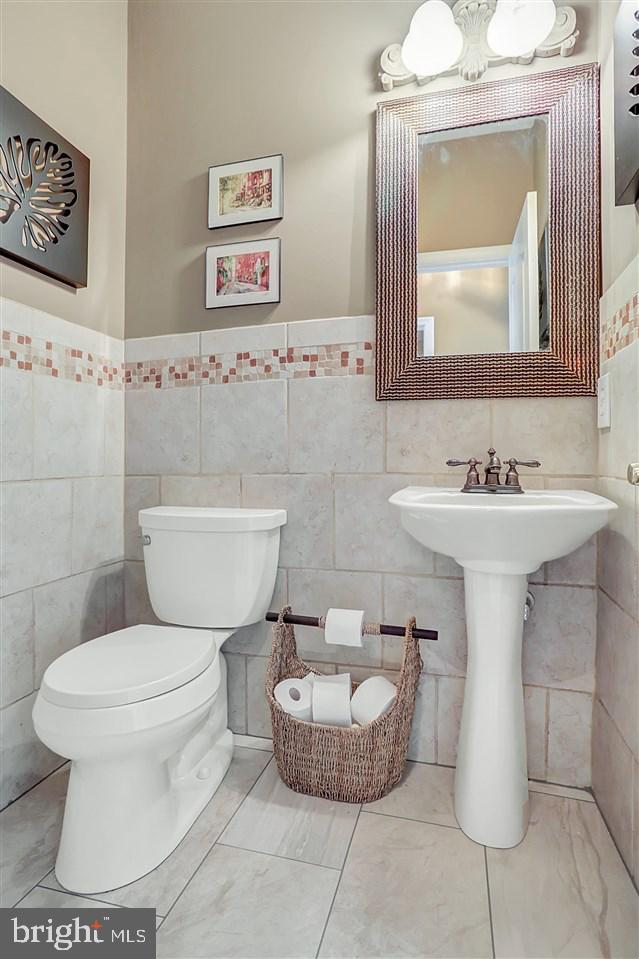 COLONIAL MEADOWS - Residential