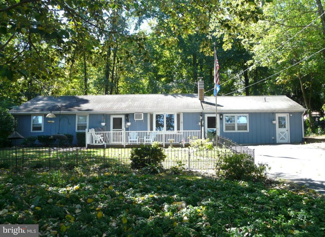 Well kept Rancher on 1.2 acres. All appliances are included, ample kitchen cabinets plus a walk-in pantry. 14x11 screened-in porch in the rear, new stainless steel liner in the chimney for the 1 year old wood stove. Nice fenced in area in the front yard. Original owners.