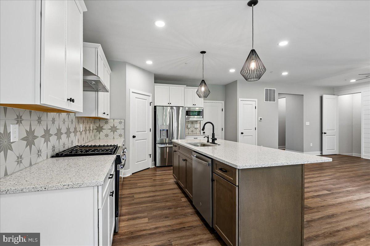 NORTH LAUREL PARK - Residential