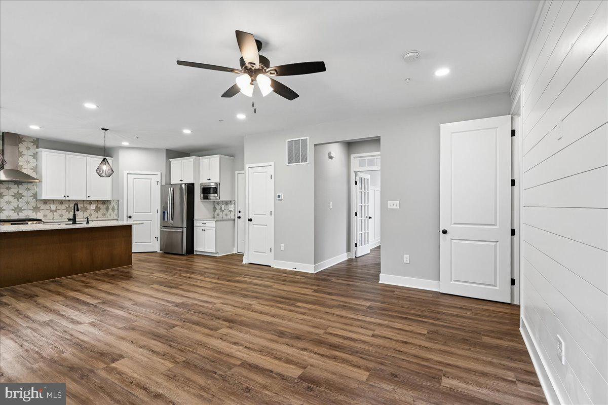 NORTH LAUREL PARK - Residential
