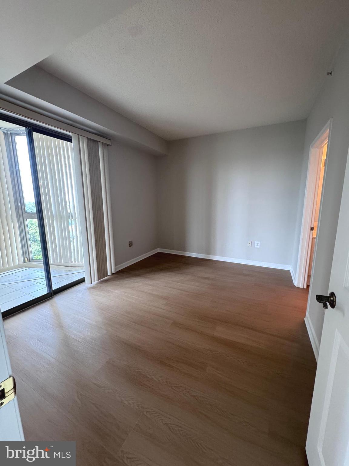 LANSDOWNE WOODS - Residential