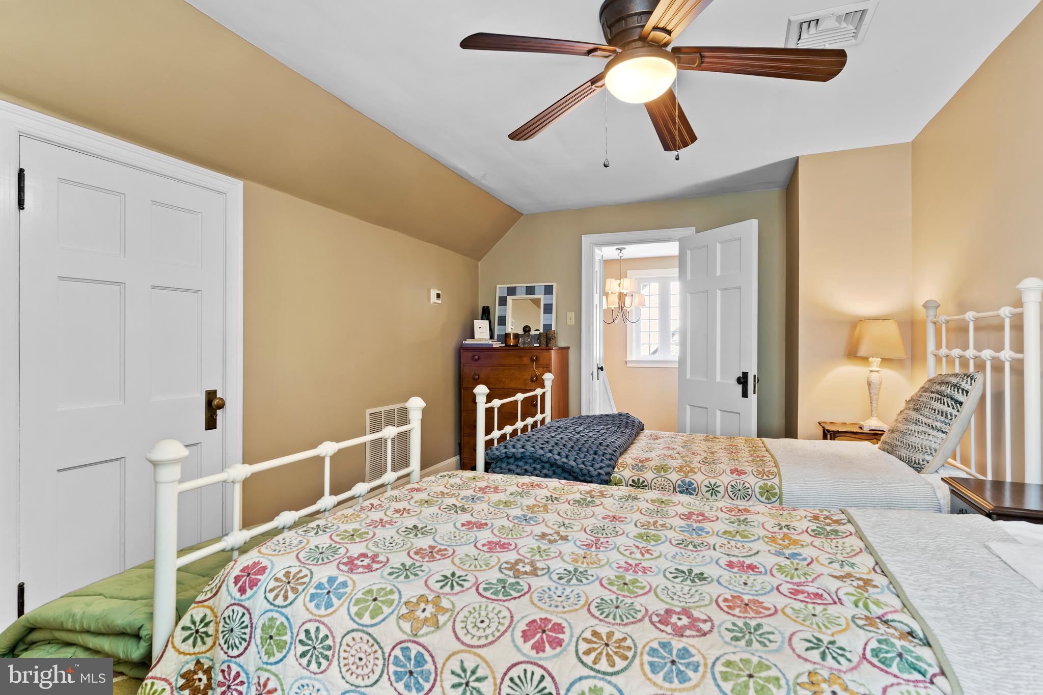 ACADEMY MANOR - Residential
