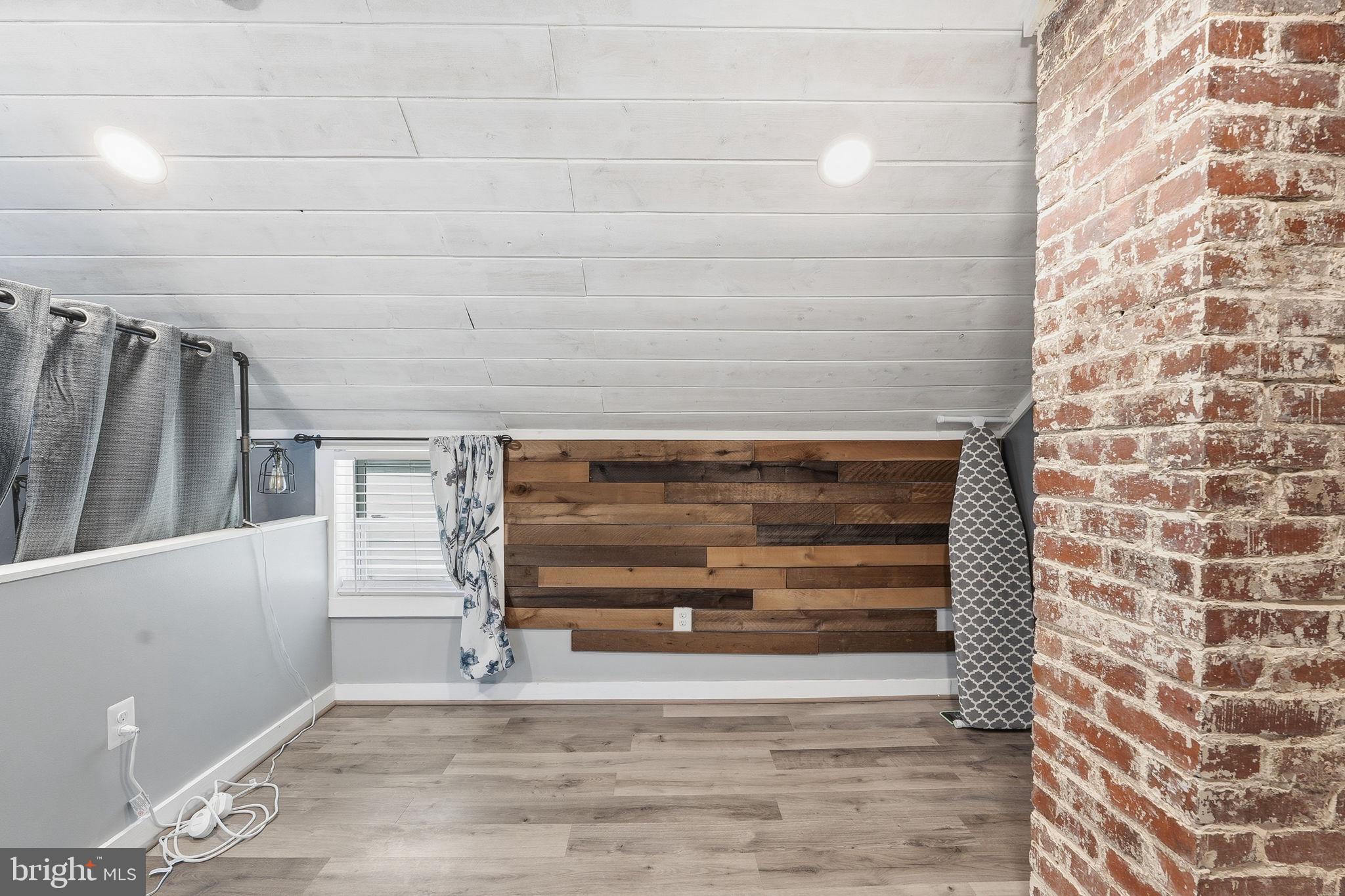 SHORT HILL - Residential