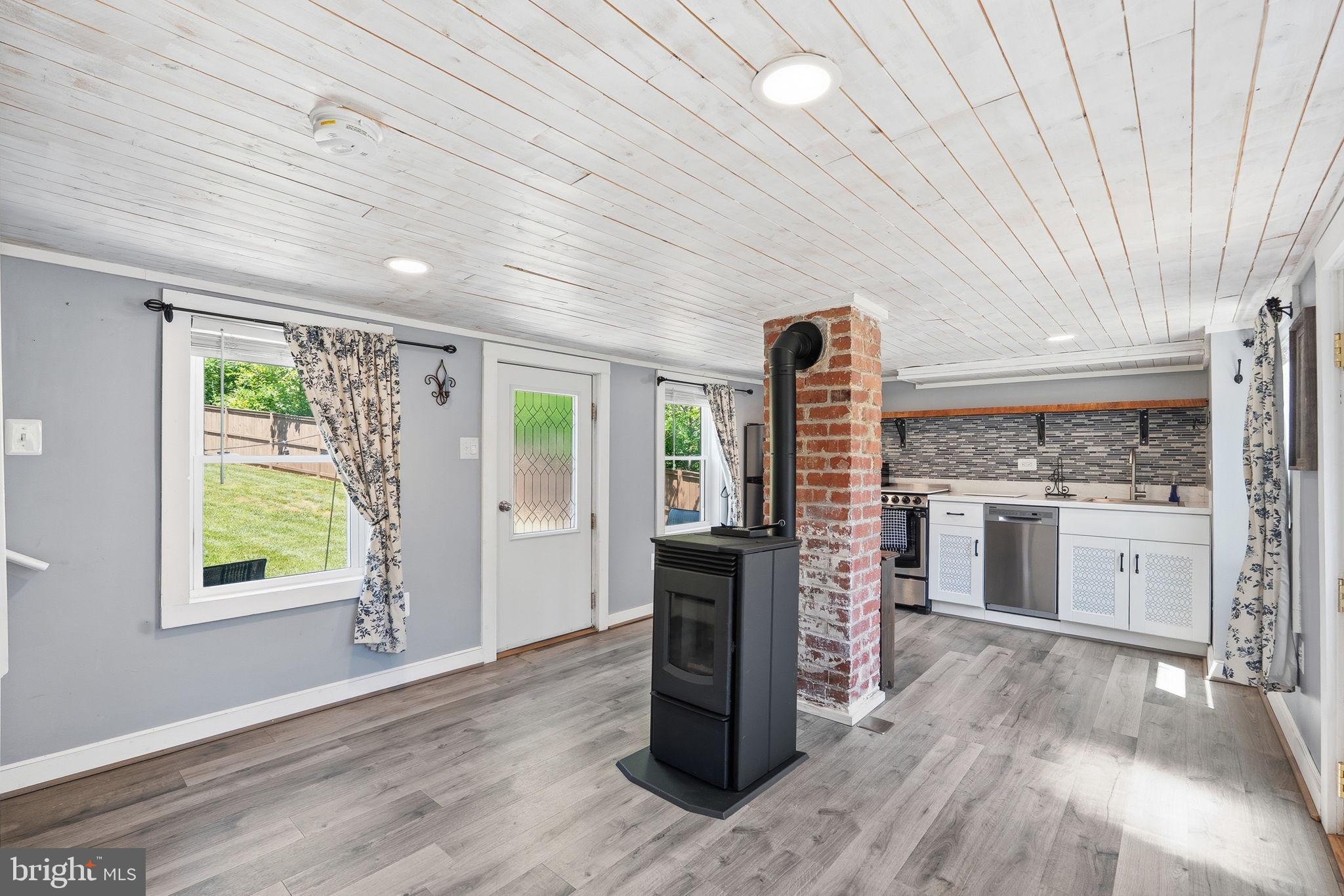 SHORT HILL - Residential