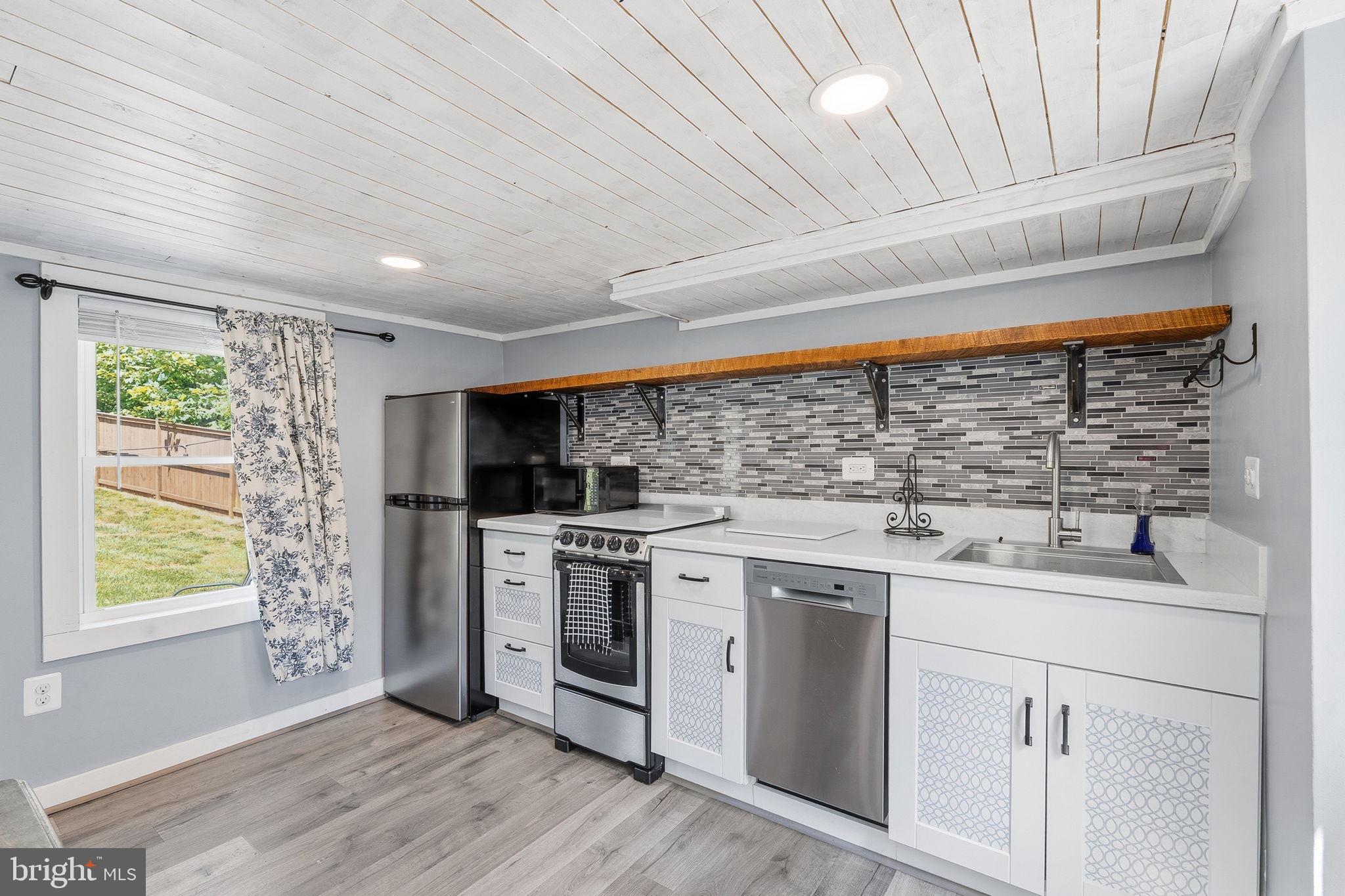 SHORT HILL - Residential