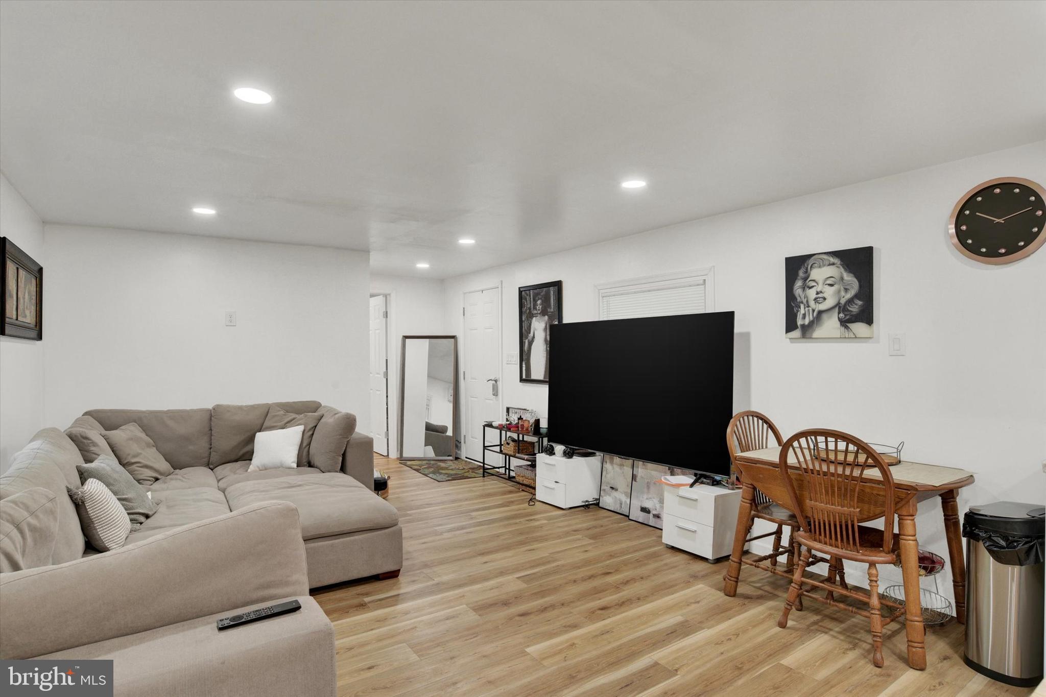 COUNTRY MANOR WEST - Residential