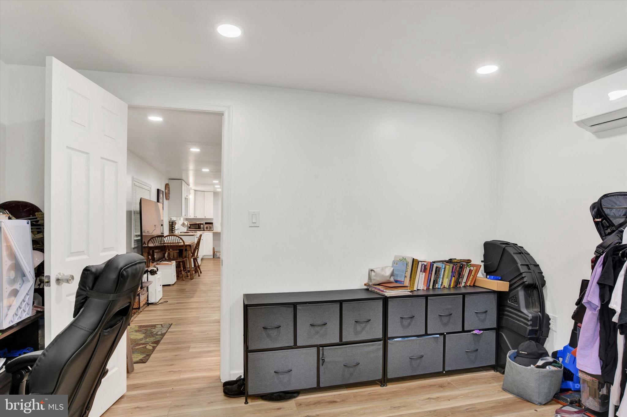 COUNTRY MANOR WEST - Residential