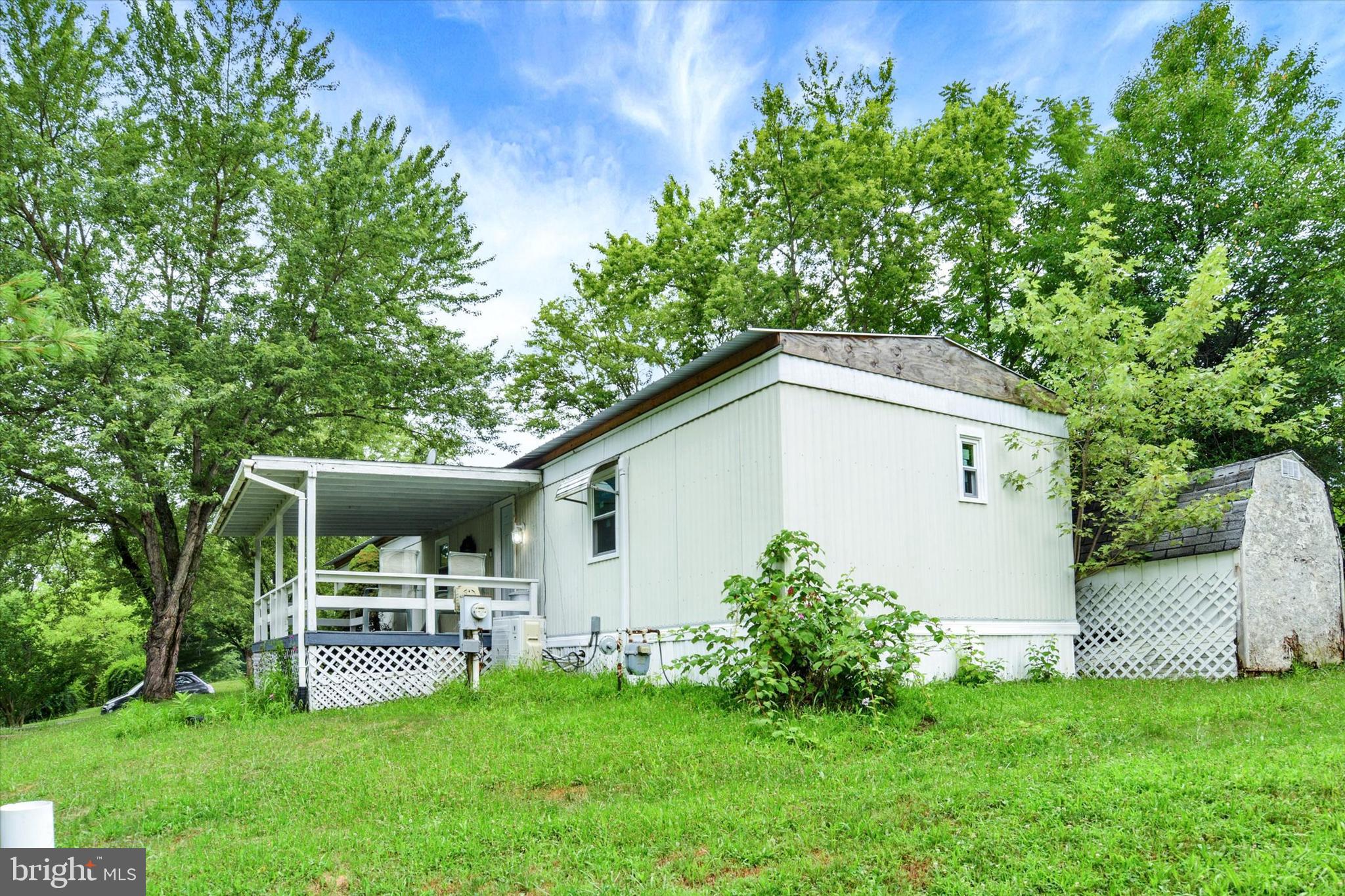COUNTRY MANOR WEST - Residential