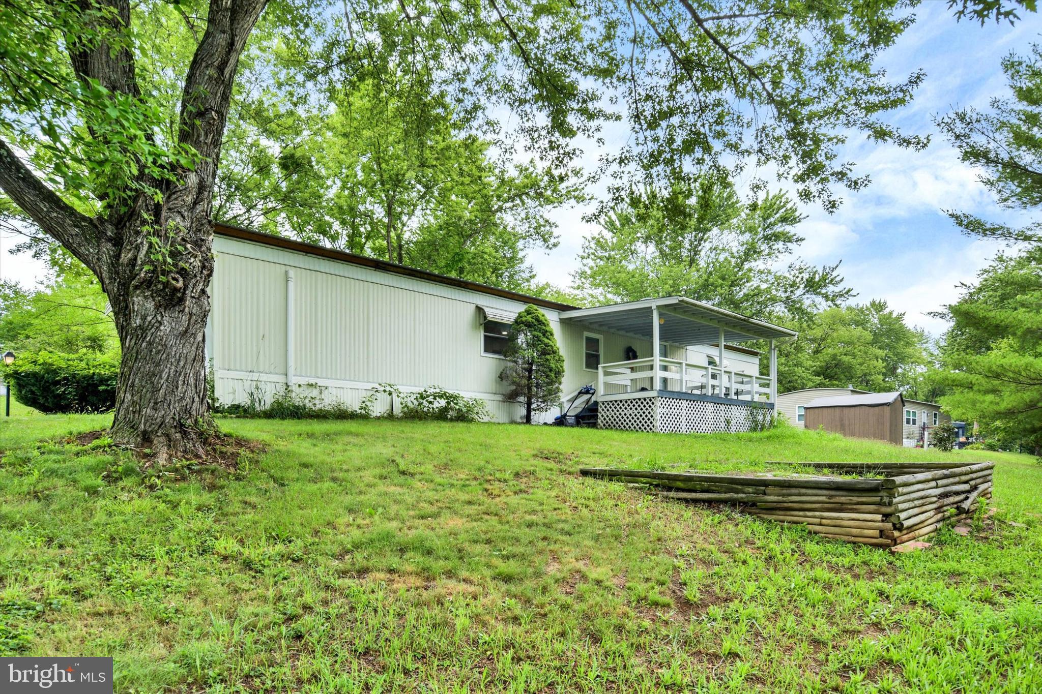 COUNTRY MANOR WEST - Residential