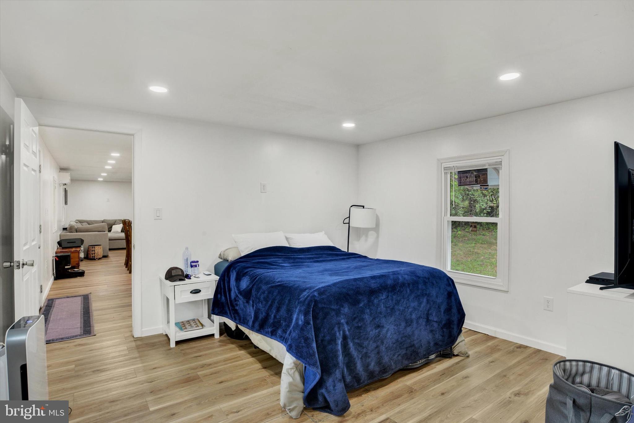COUNTRY MANOR WEST - Residential