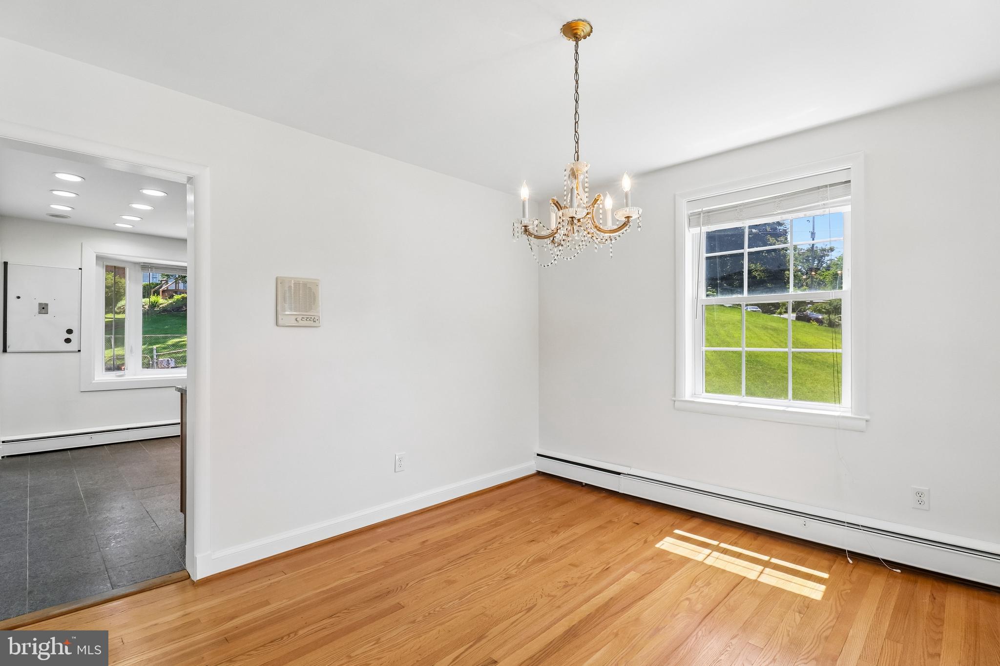 BURNT MILLS GAR-VILL - Residential