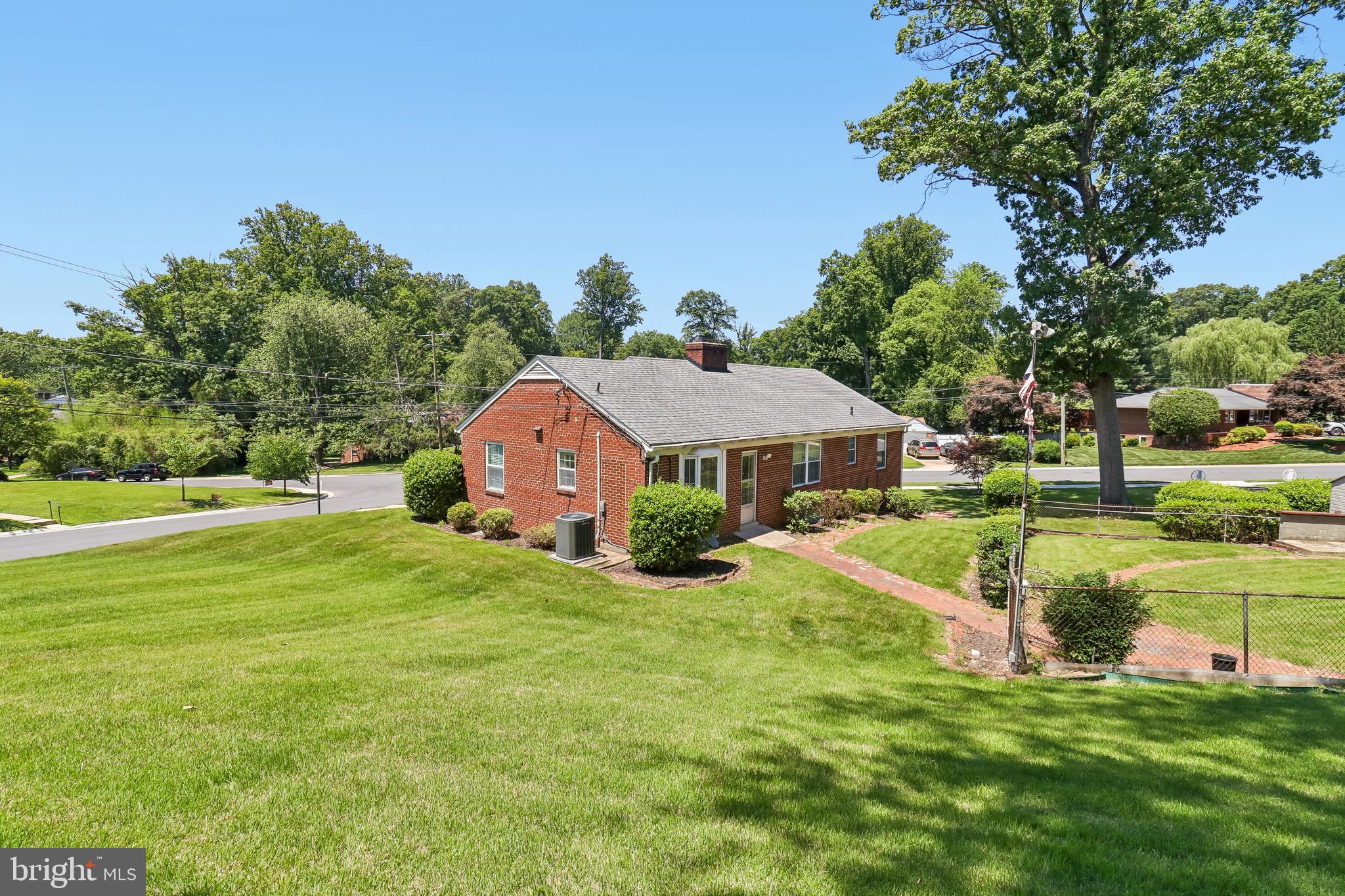 BURNT MILLS GAR-VILL - Residential
