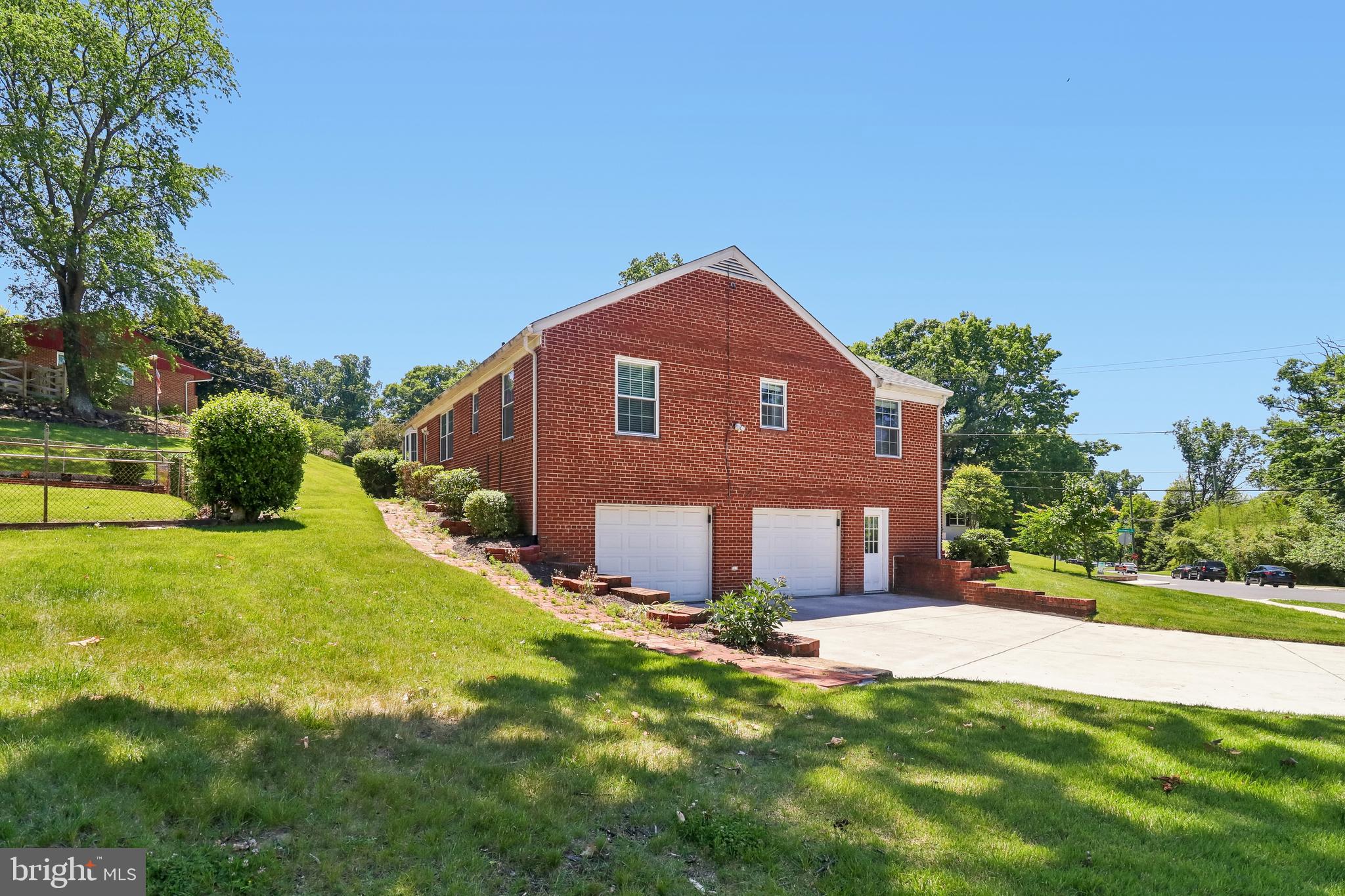 BURNT MILLS GAR-VILL - Residential