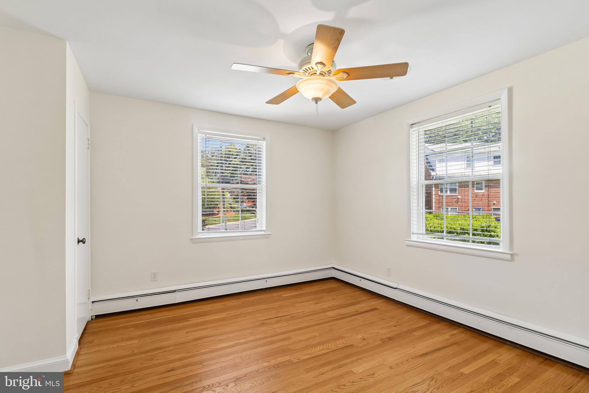 BURNT MILLS GAR-VILL - Residential