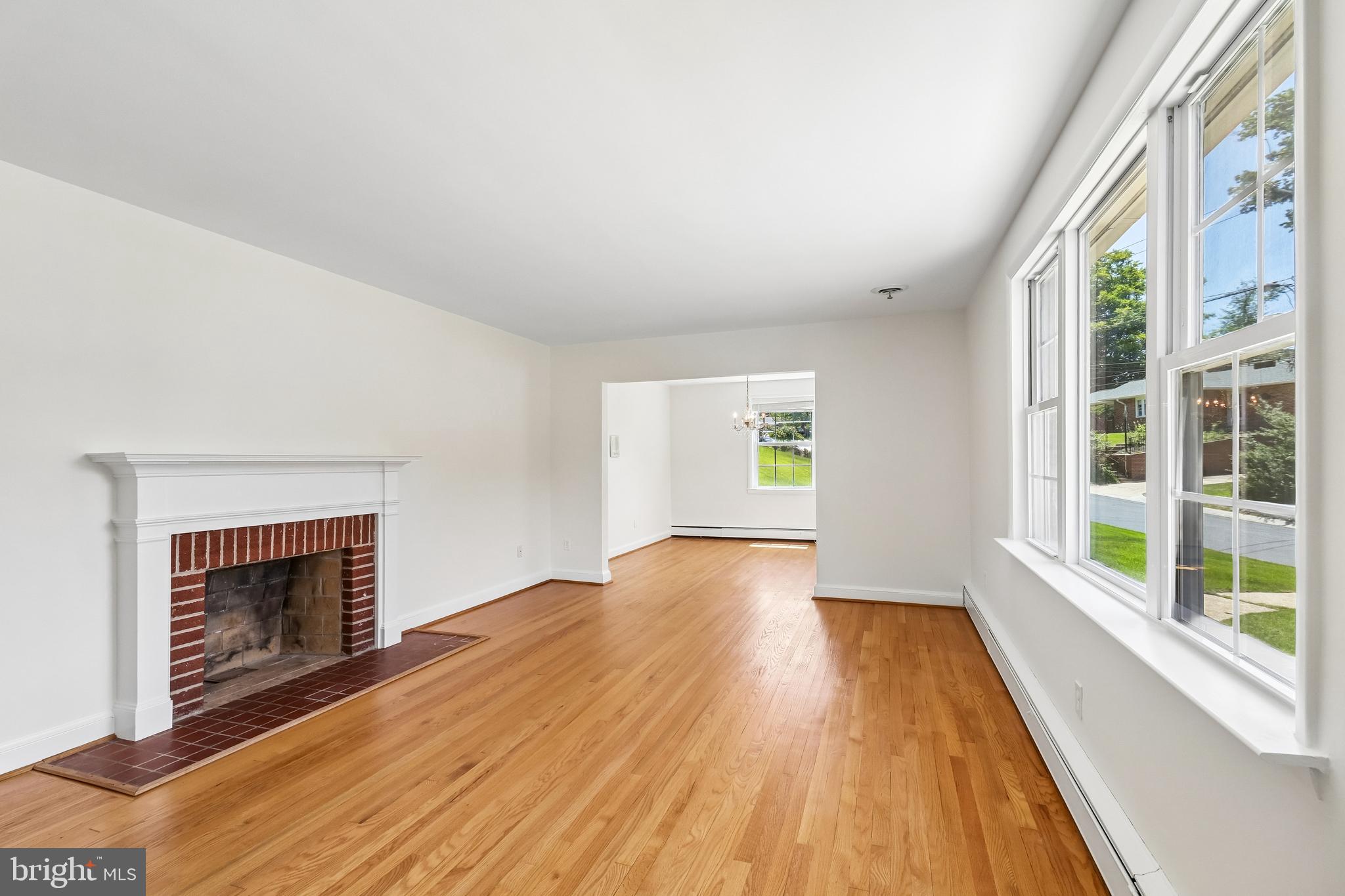 BURNT MILLS GAR-VILL - Residential