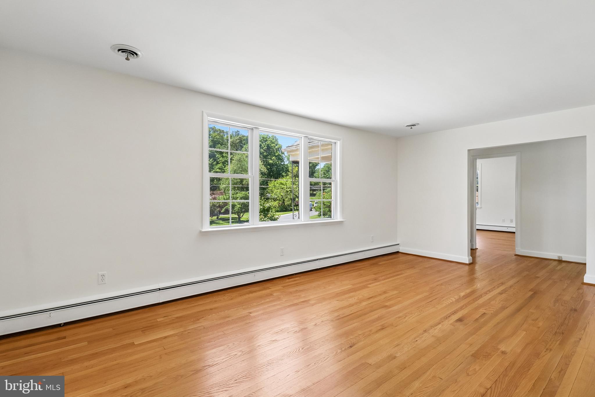 BURNT MILLS GAR-VILL - Residential