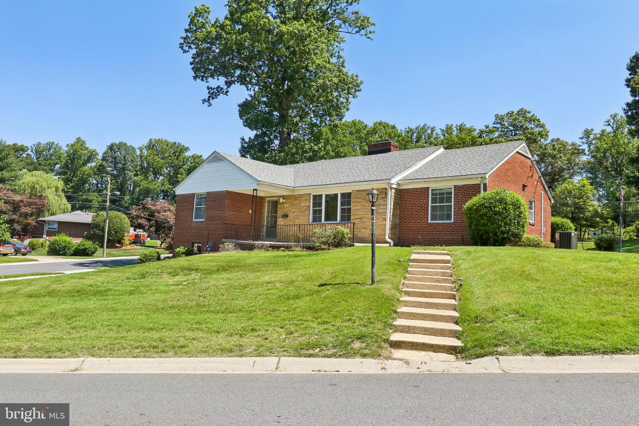 BURNT MILLS GAR-VILL - Residential