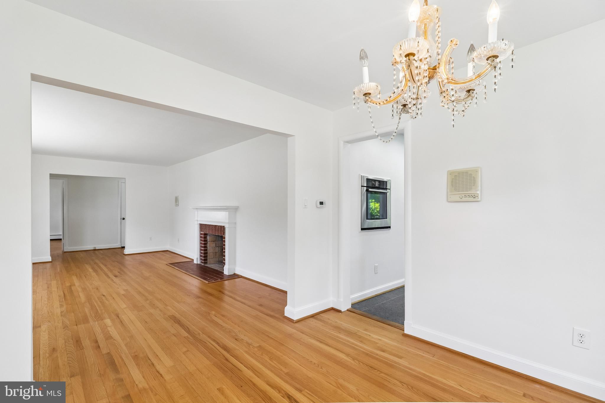 BURNT MILLS GAR-VILL - Residential