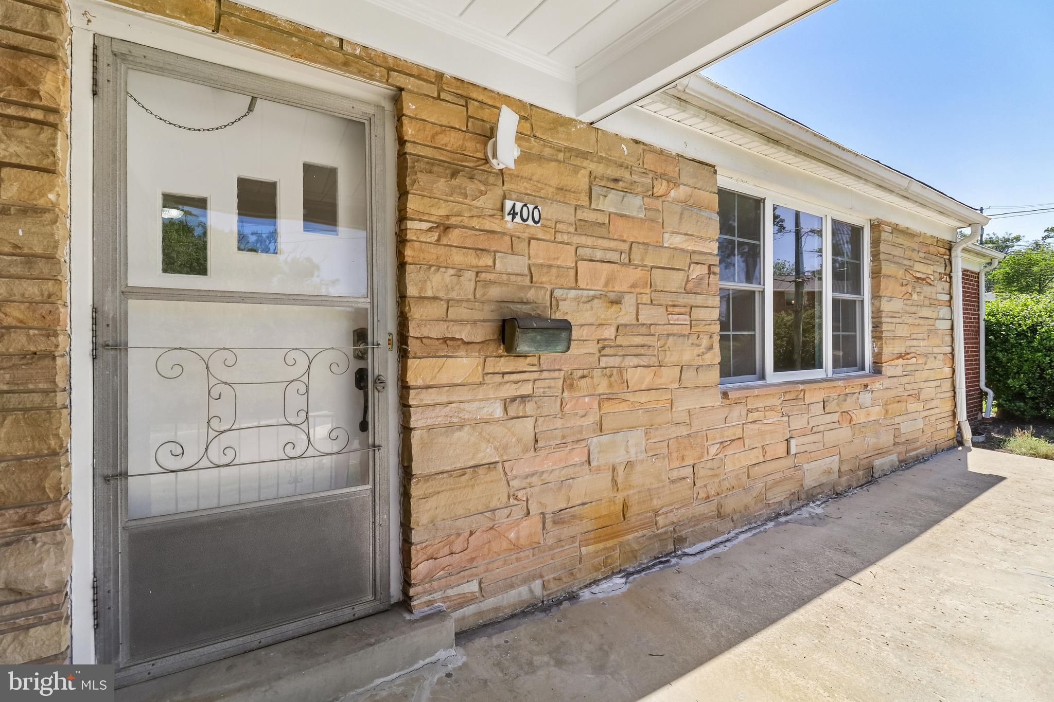BURNT MILLS GAR-VILL - Residential