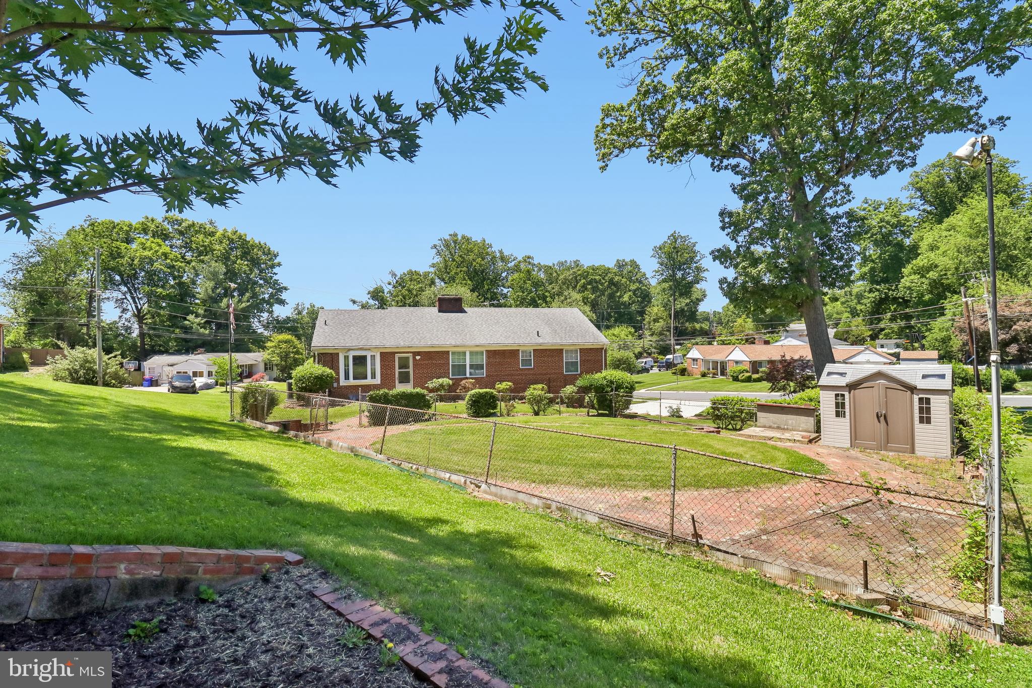 BURNT MILLS GAR-VILL - Residential