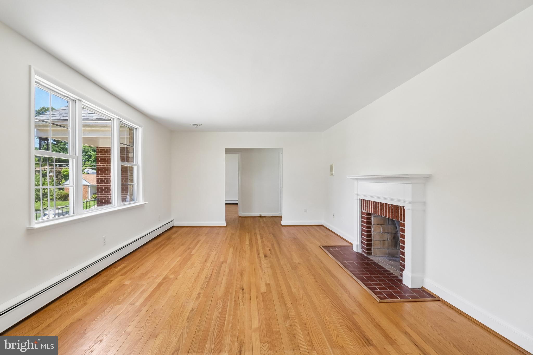 BURNT MILLS GAR-VILL - Residential