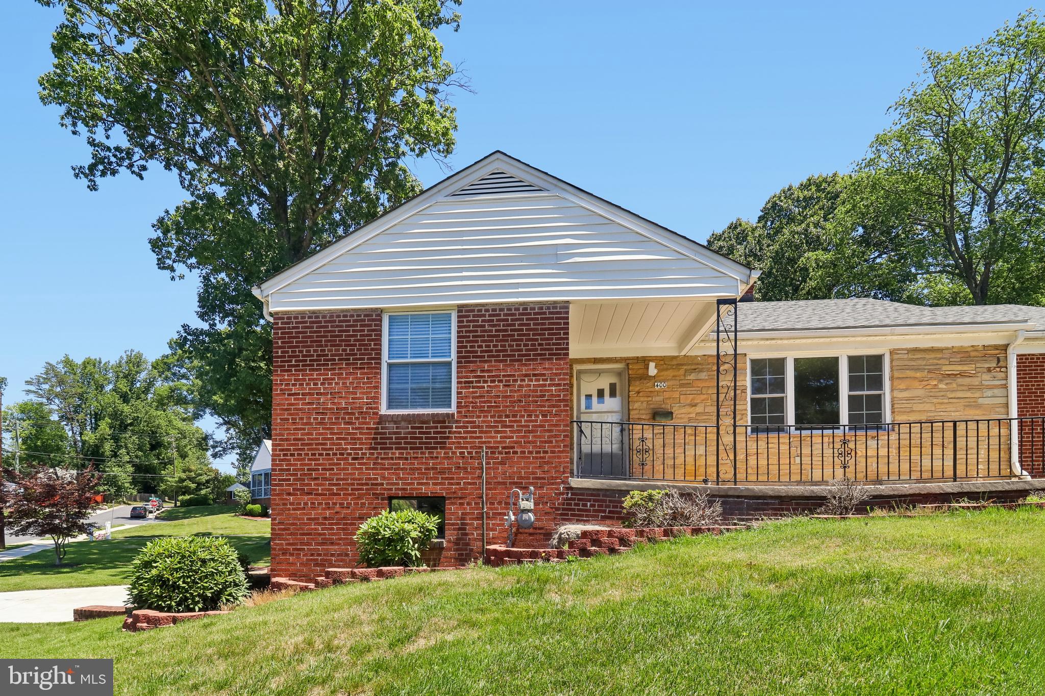 BURNT MILLS GAR-VILL - Residential