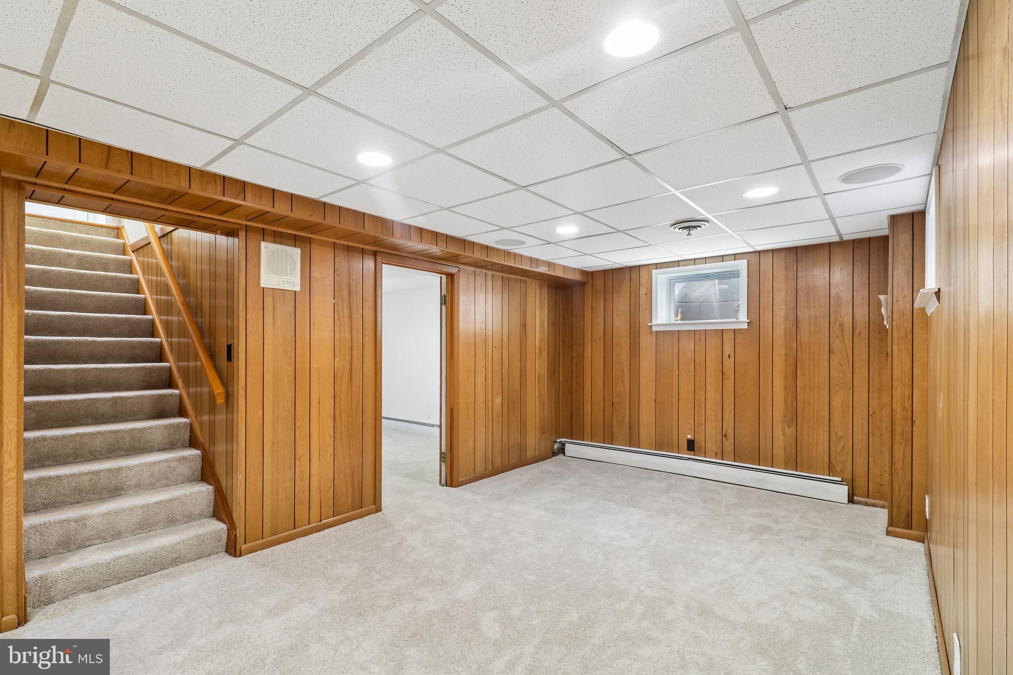 BURNT MILLS GAR-VILL - Residential