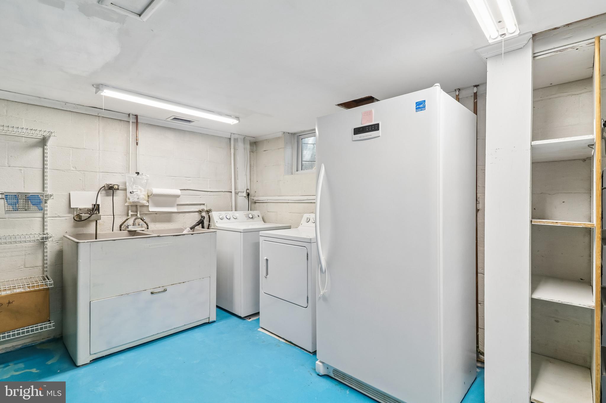 BURNT MILLS GAR-VILL - Residential