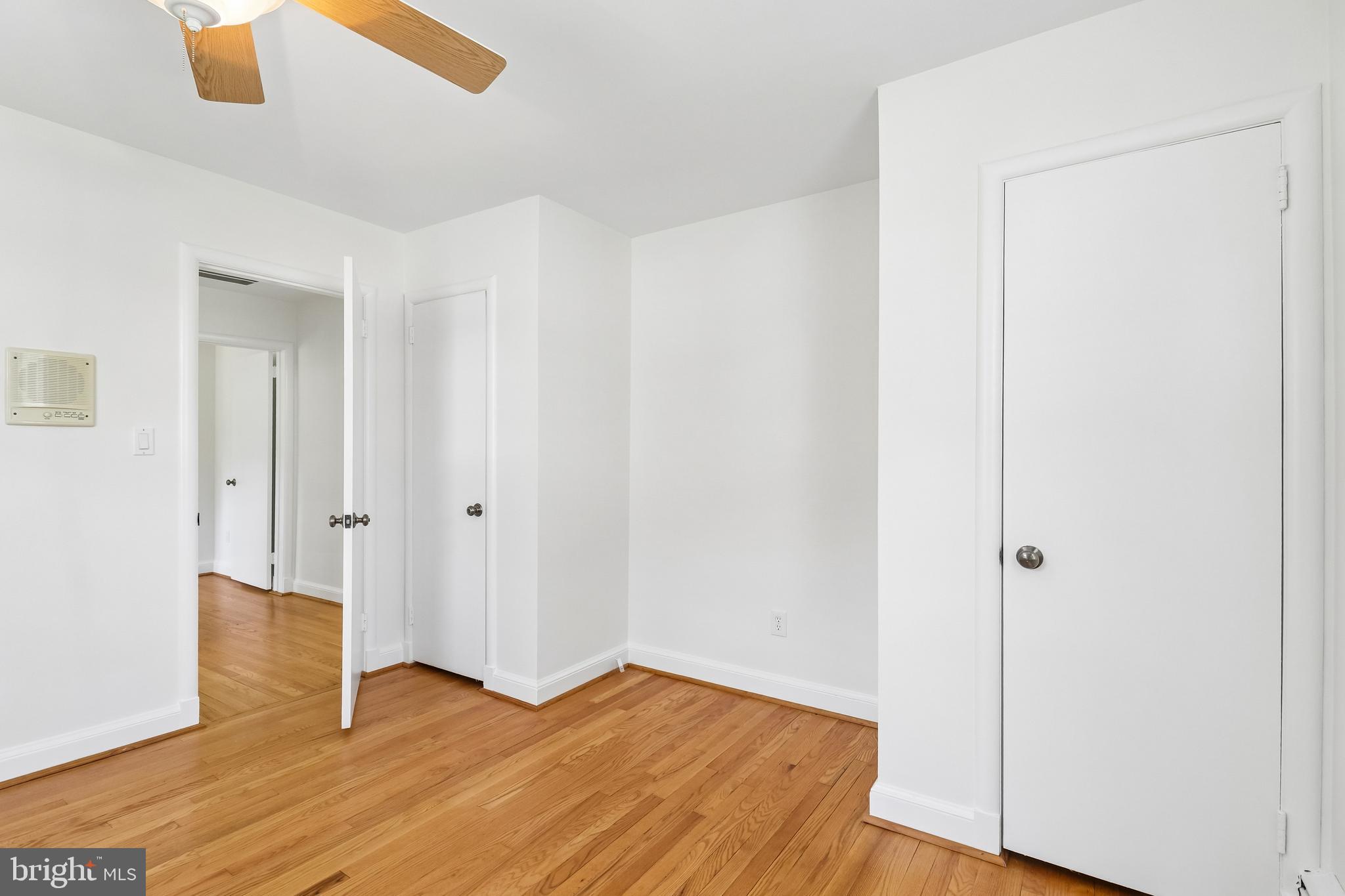 BURNT MILLS GAR-VILL - Residential