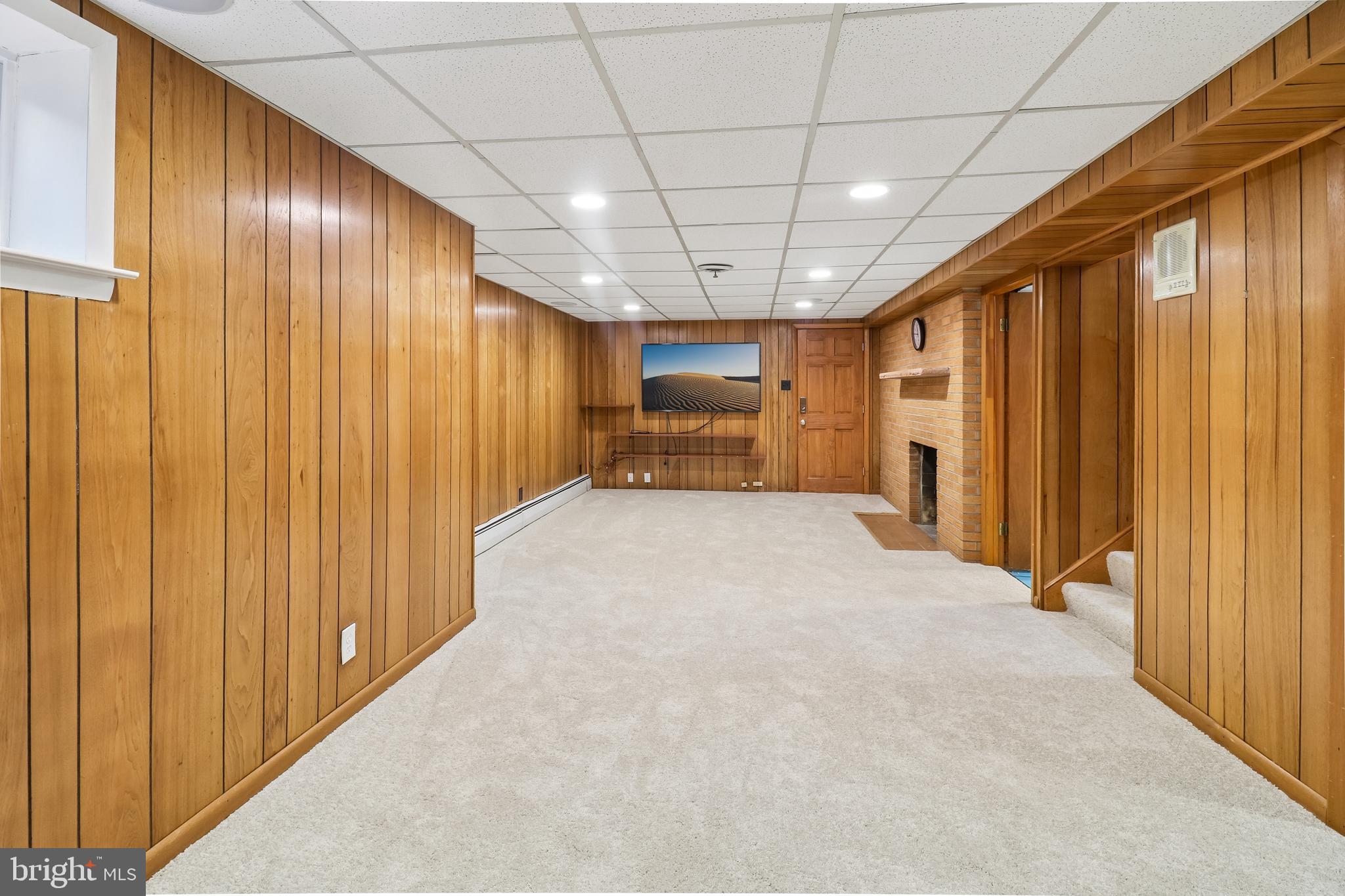 BURNT MILLS GAR-VILL - Residential