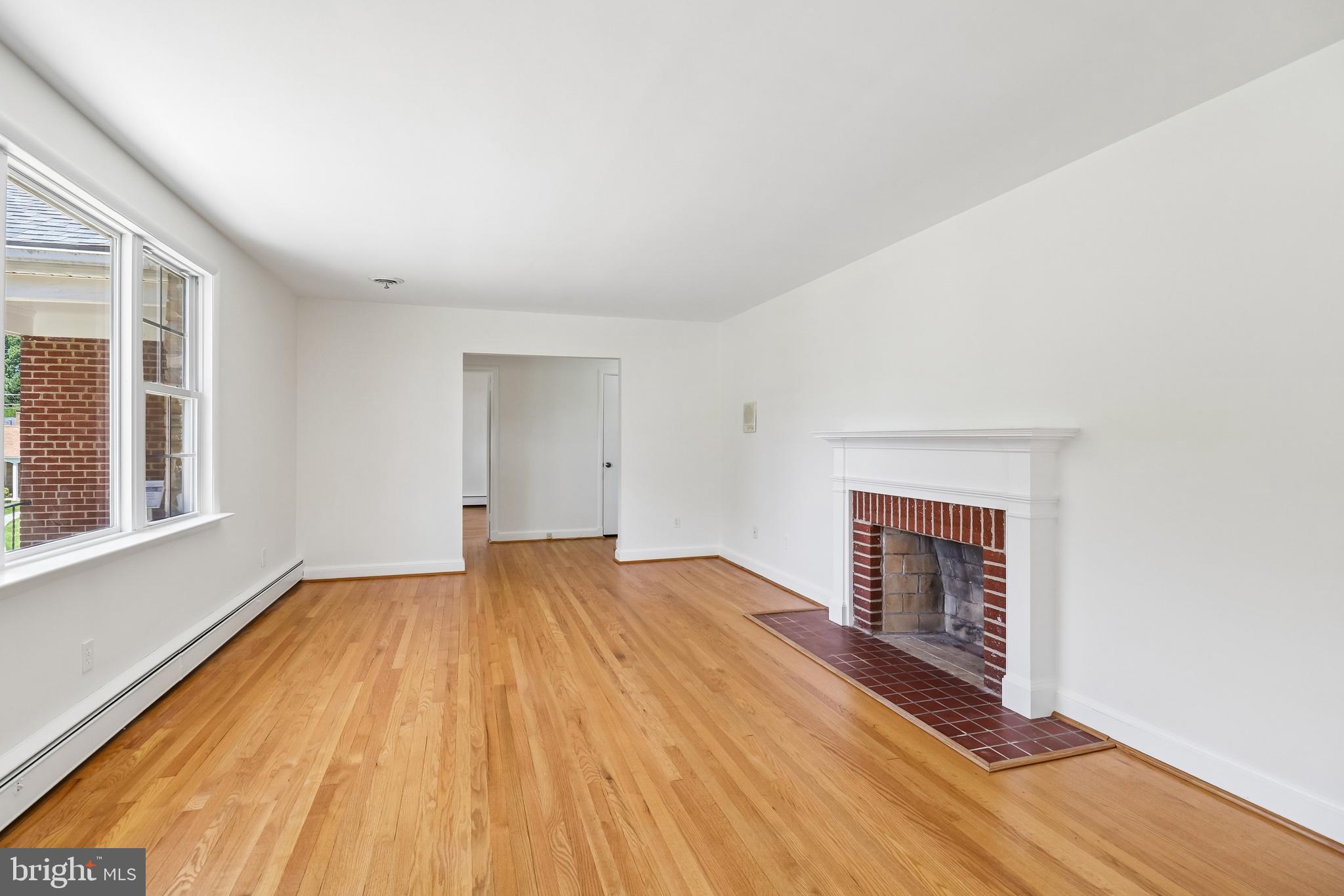 BURNT MILLS GAR-VILL - Residential