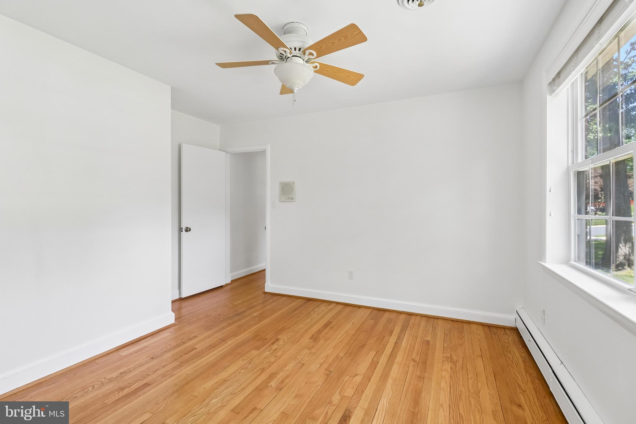 BURNT MILLS GAR-VILL - Residential