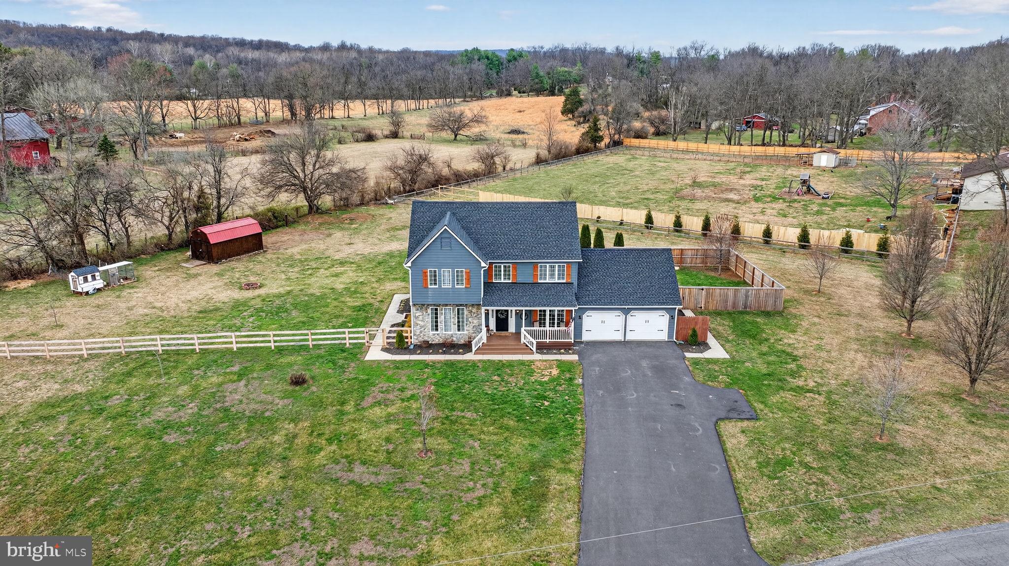 GOLDEN MEADOWS - Residential
