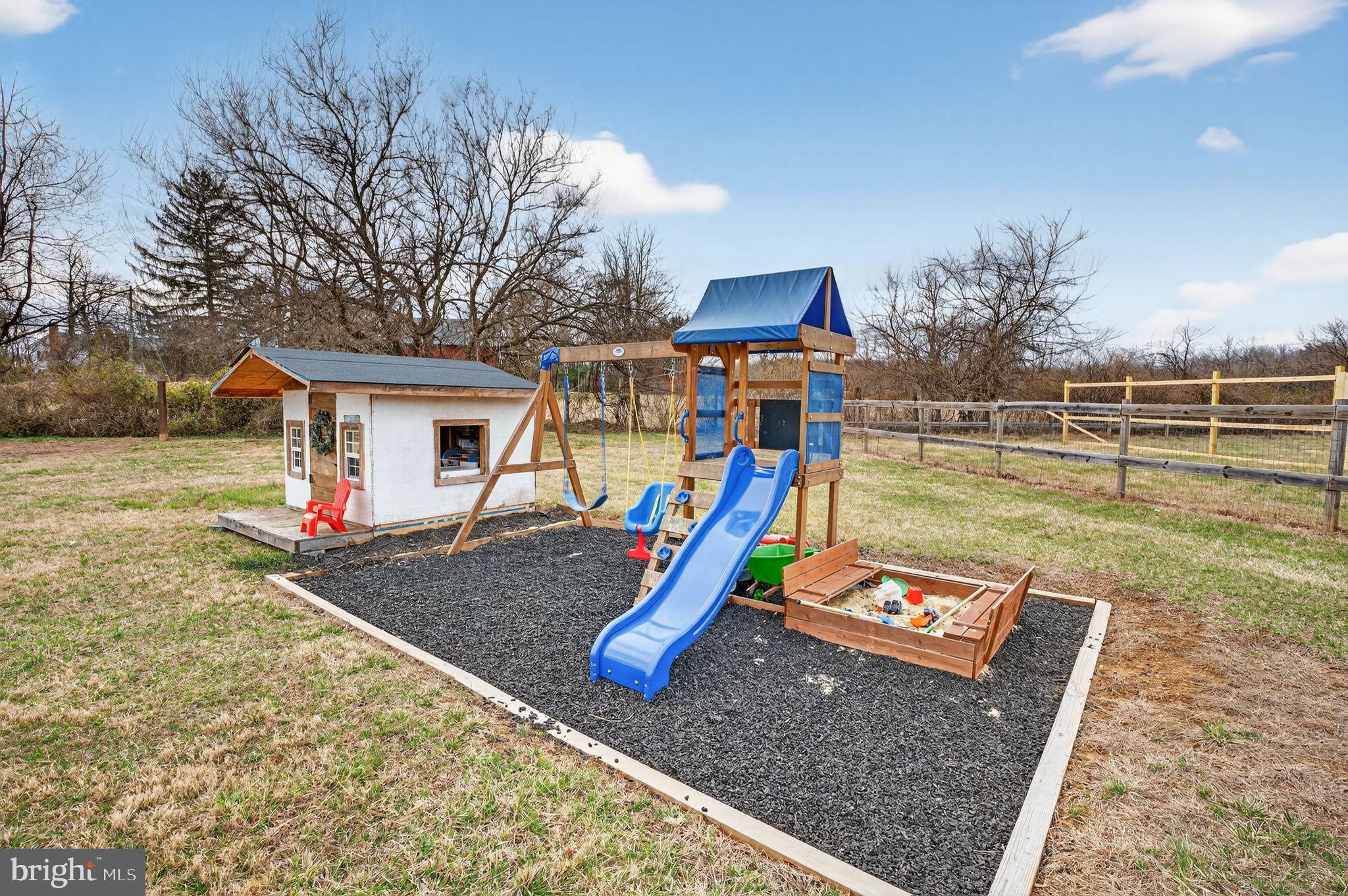 GOLDEN MEADOWS - Residential