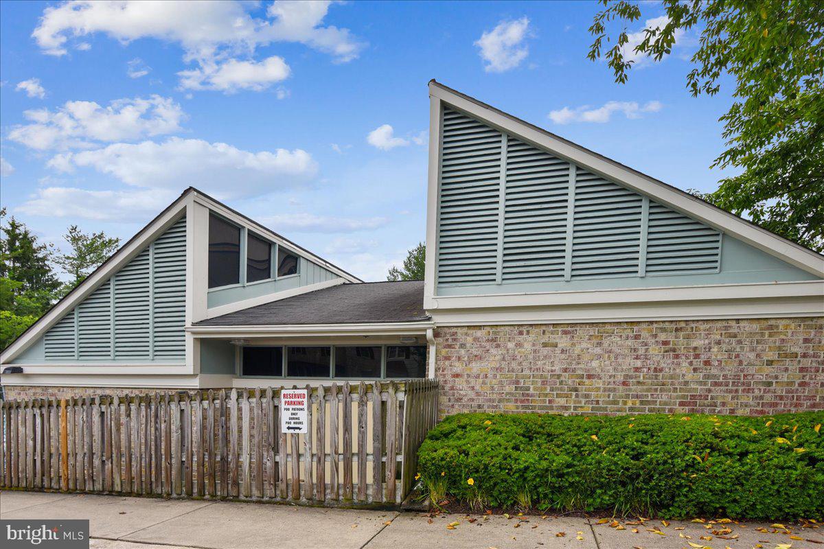 CHURCHILL TOWN - Residential