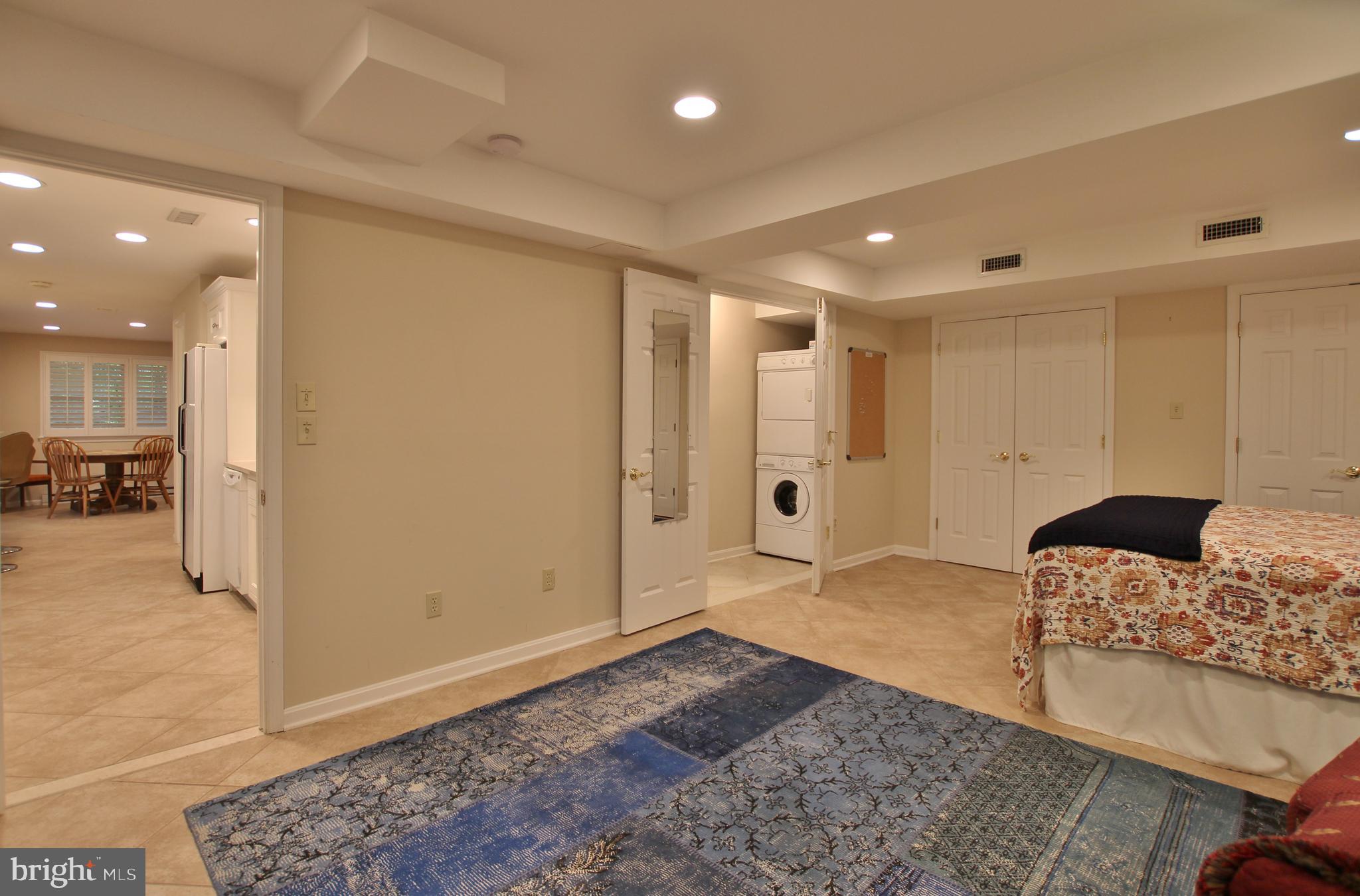 BROYHILL FOREST - Residential