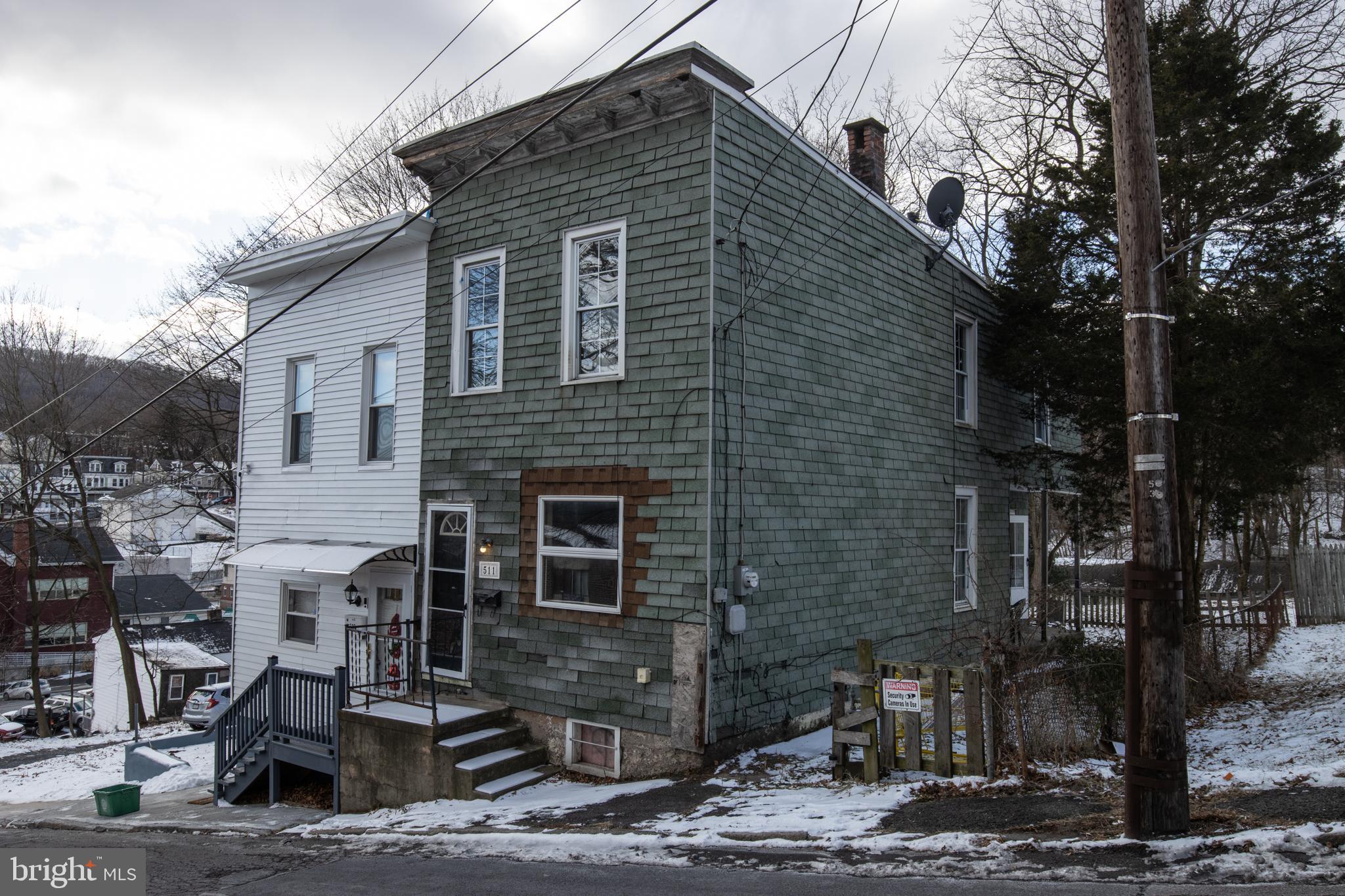 3 Bedroom, 1 Bathroom Home in Pottsville, PA. Close proximity to courthouse and downtown.  Within 30 miles to 3 state parks and several county parks. Close access to Highway  61 & 81 for travel. Affordable starter home or add to your investment portfolio.  Call for details!