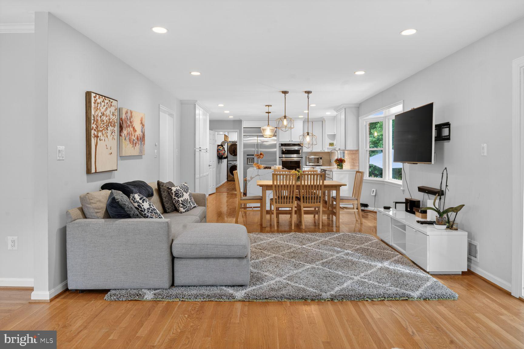MCLEAN KNOLLS - Residential
