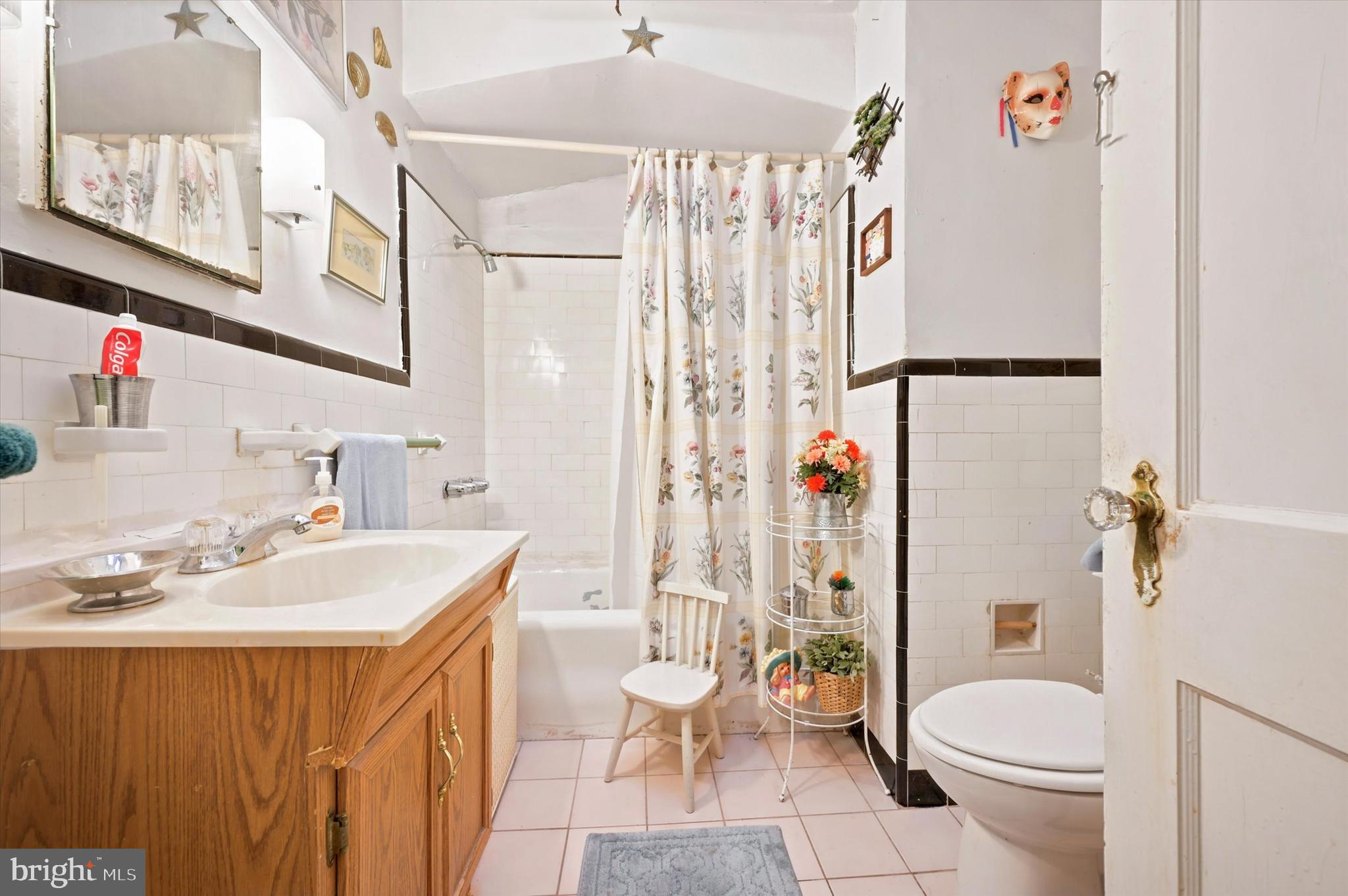 WEST OAK LANE - Residential