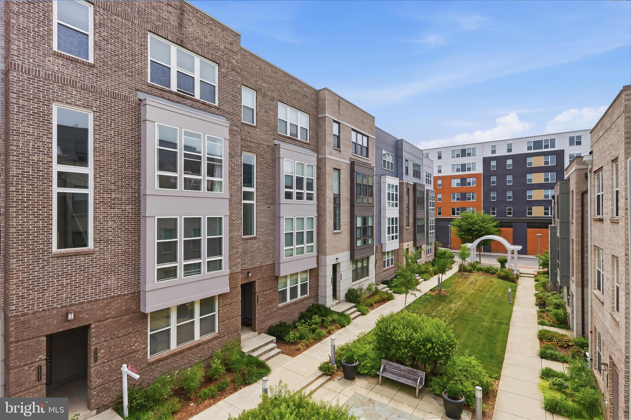 METROPARK AT ARROWBROOK - Residential