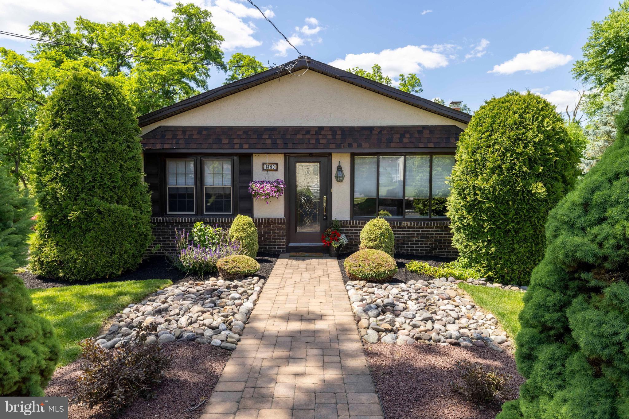 WILLOW GROVE - Residential