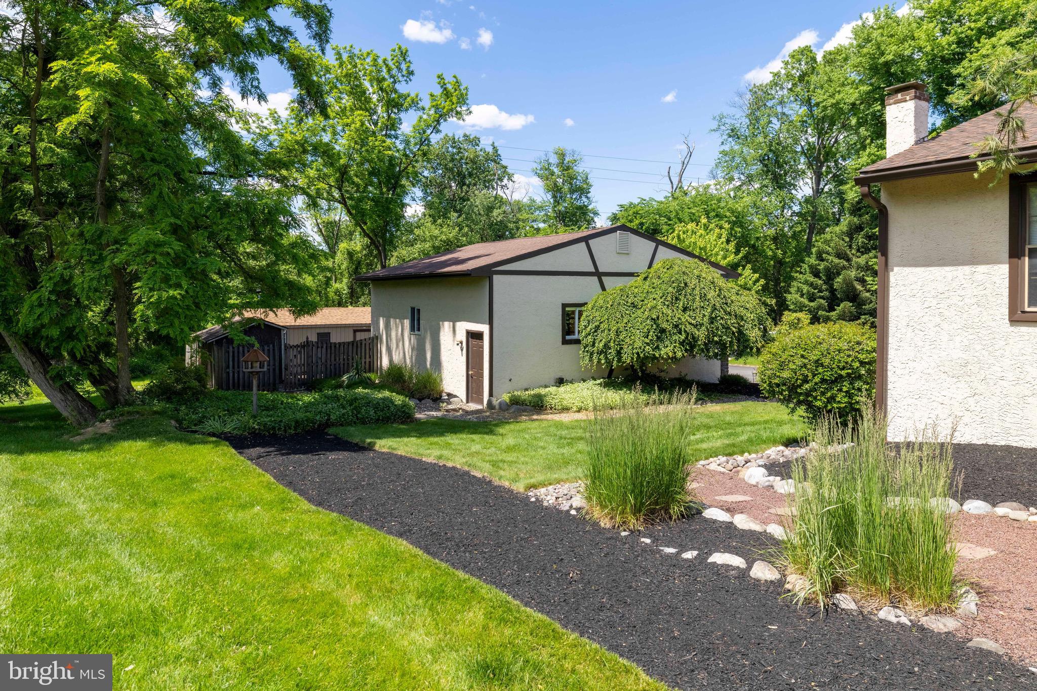 WILLOW GROVE - Residential