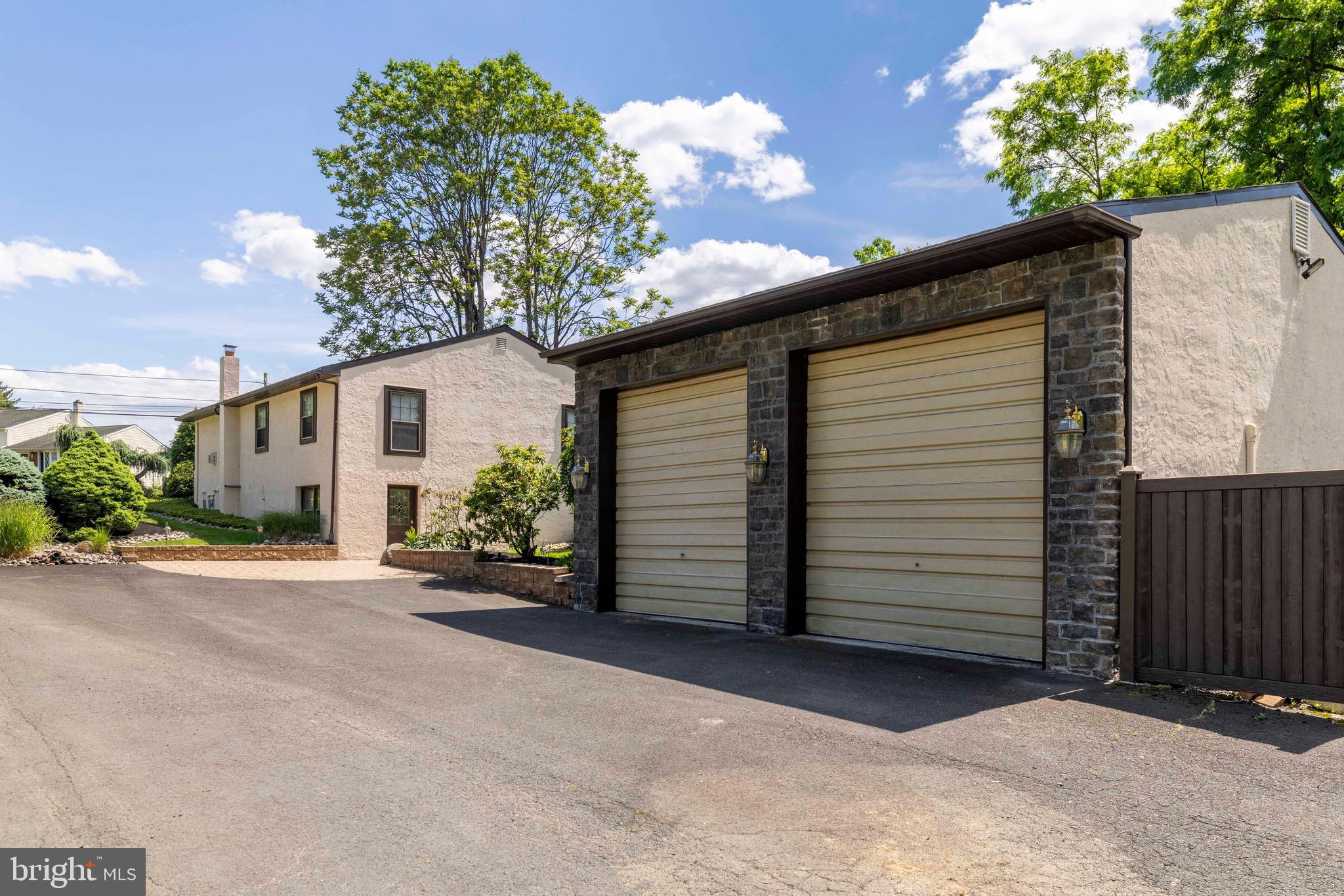 WILLOW GROVE - Residential
