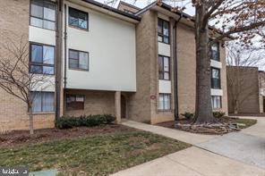 Two bedrooms one bathroom condo in the heart of Rockville Town Center, 
Across the street from Rockville  Metro and close to Shopping and Government services.
Wood floors , balcony and  1 covered parking space. Tenant notified and will provide access on notice.
sentrilock  at loby of building 118 for access if no response from tenant
Voucher applicants welcome